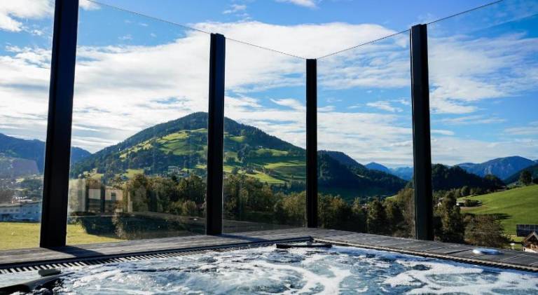 Holiday apartment with pool, patio & jacuzzi — photo 3