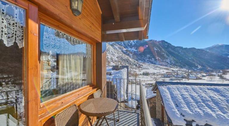 Apartment with patio & hot tub | Perfect for remote work — photo 3