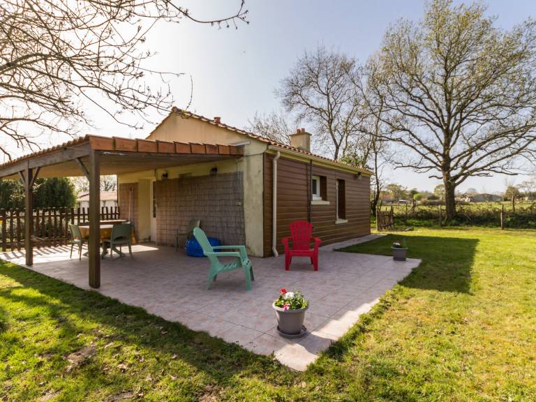 Cottage with grill & yard — photo 2