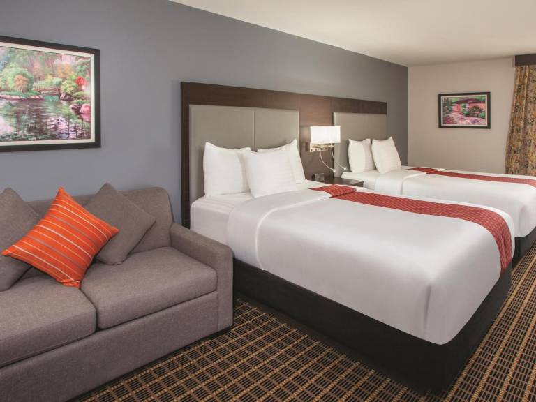 La Quinta Inn & Suites by Wyndham Rockford in Rockford, IL