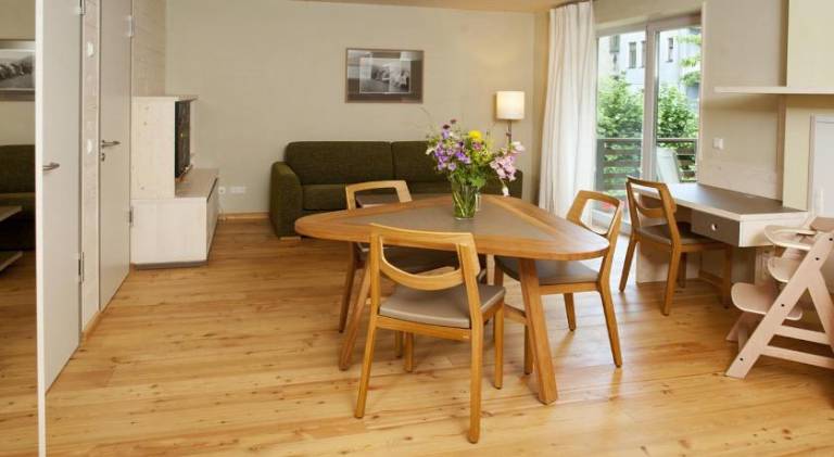 Serviced apartment with patio & garden — photo 3
