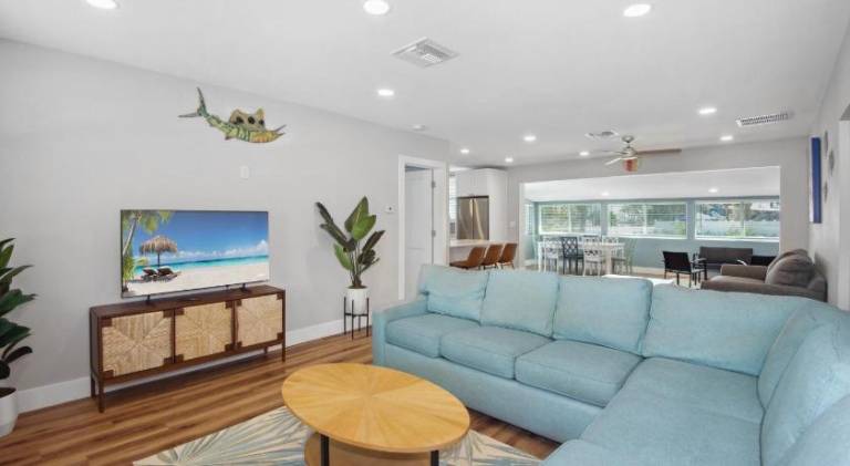 Big vacation home with pool | Close to the beach | Dogs allowed — photo 2