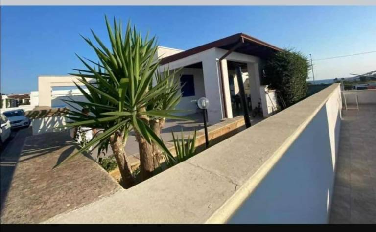 House with garden | Beach view in Patu
