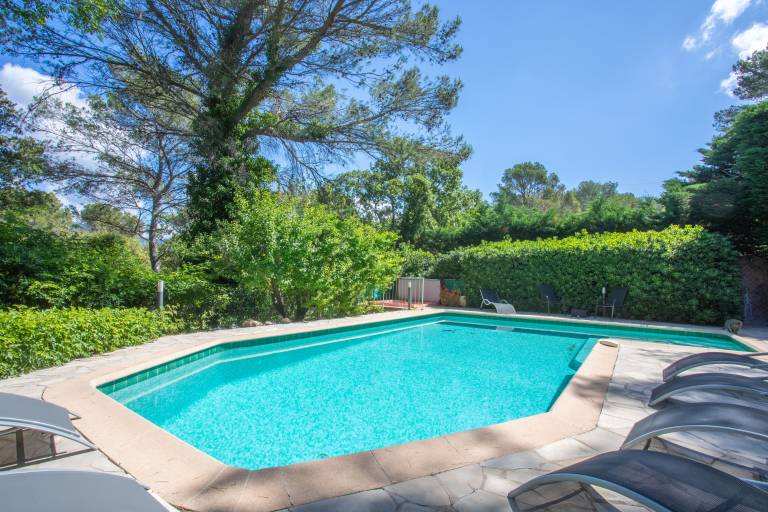 Apartment 'Les Collines De Valescure Les Pins' with Shared Pool, Private Terrace and Wi-Fi — photo 3