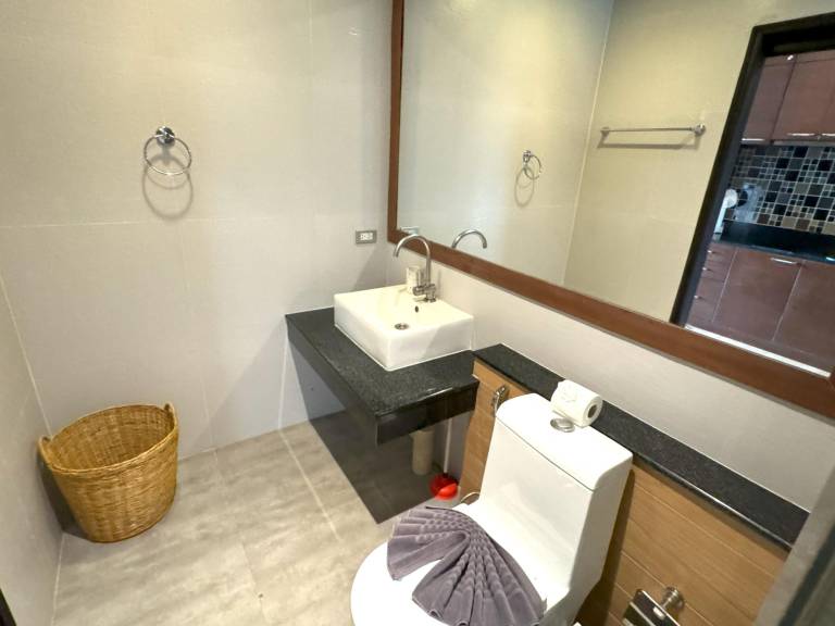 Spacious mountain view studio at Sea & Sky 206