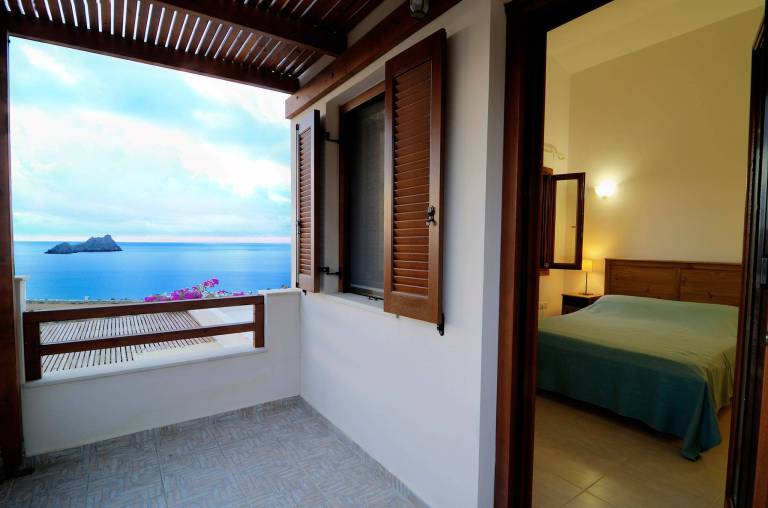 Apartment with BBQ, private pool & patio | Sea view — photo 3
