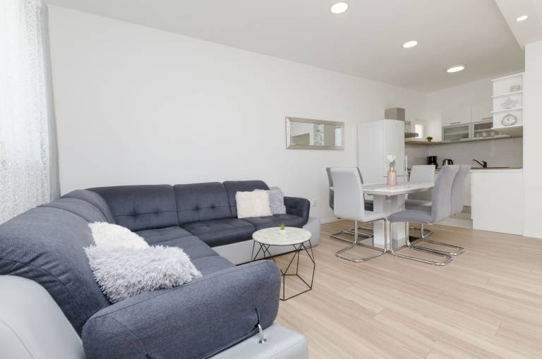 Holiday apartment with patio & barbeque in Sibenik