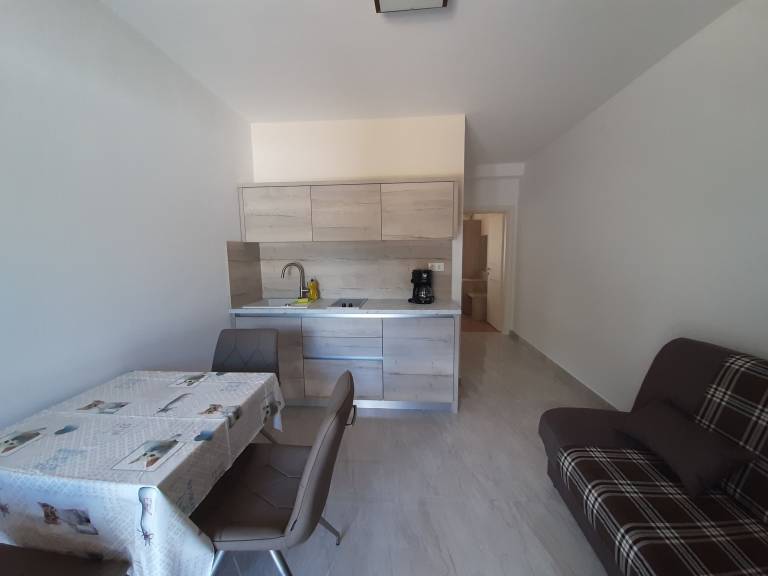 Apartment with garden & patio | Garden view — photo 4