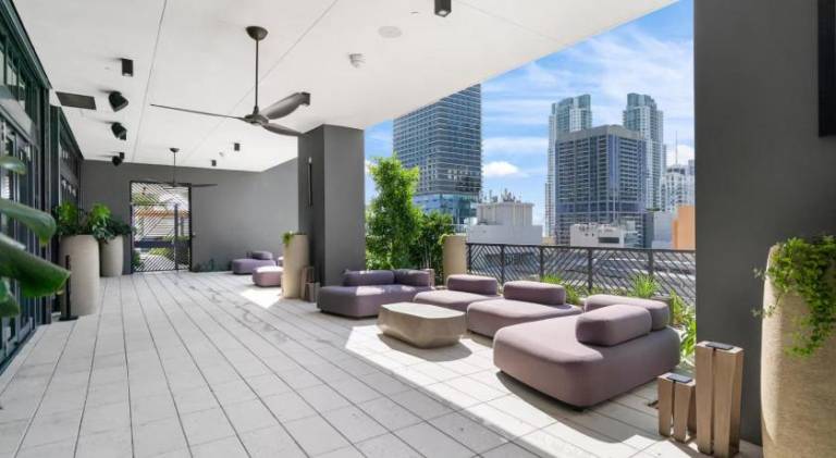 Lovely rental apartment with pool | Next to Bayside Marketplace | Pets are welcome — photo 4