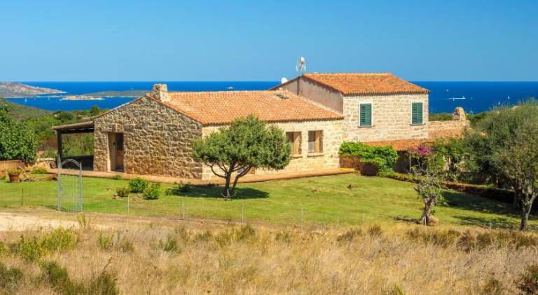 Fully equipped vacation home with yard & patio | Pets are welcome in Arzachena