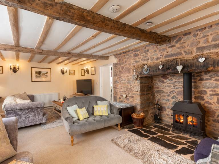 Family-friendly cottage with jacuzzi, yard & patio | Pets allowed — photo 3