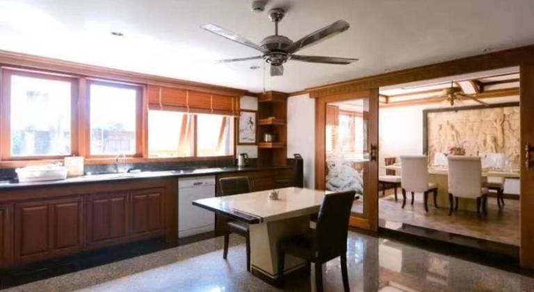 Spacious villa with pool | Pets are welcome — photo 5