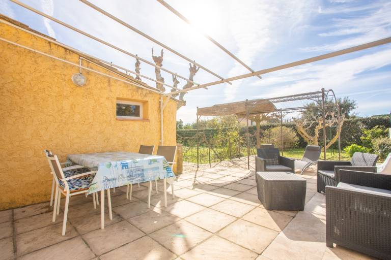 Holiday Home 'Les Mimosas' with Private Terrace, Private Garden and Wi-Fi — photo 5