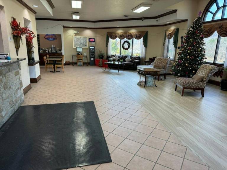 OYO Hotel Harriman near I-40 — photo 5