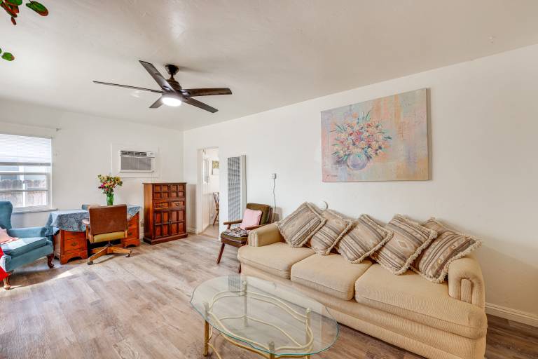 High Walkability! Extended Stay in Riverside — photo 4