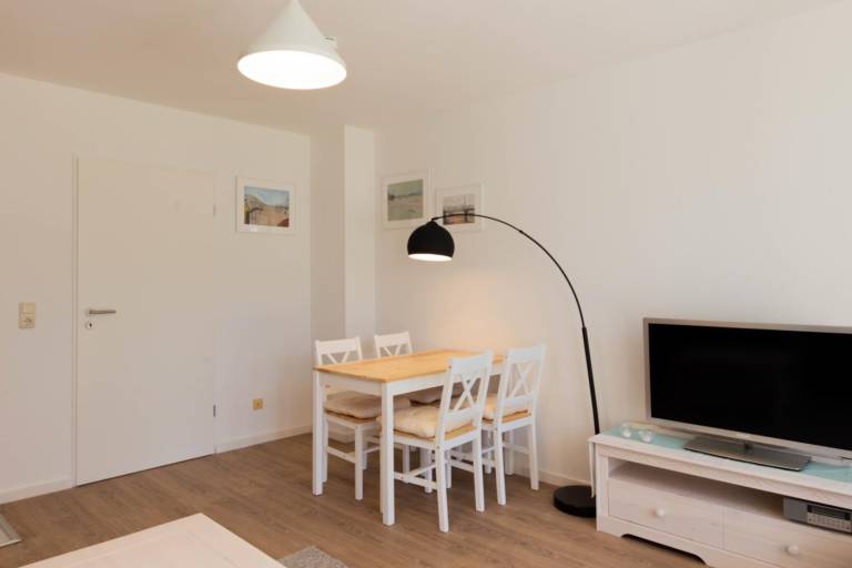 Rental apartment with patio — photo 2