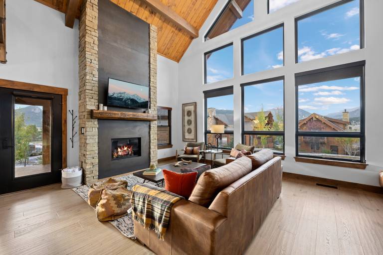 Cabin with barbecue, hot tub & terrace | Mountain view in Estes Park, CO