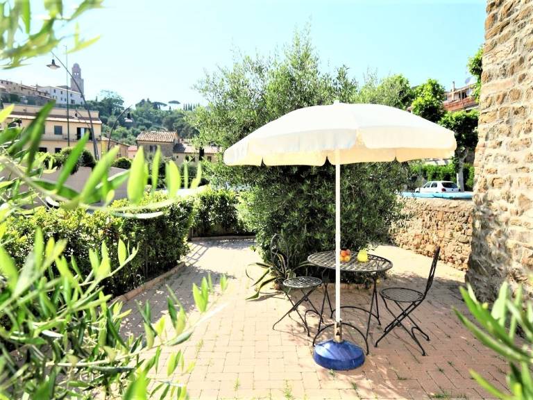Vacation home with garden — photo 2