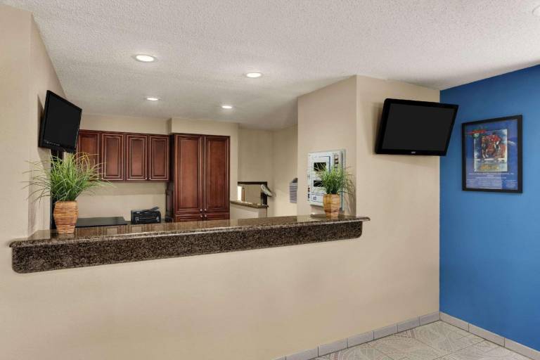 Days Inn by Wyndham Orange Park/Jacksonville — photo 5