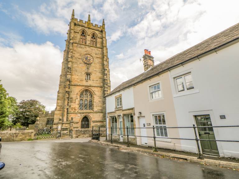 Family-oriented lovely cottage with garden | Pets allowed in Bakewell