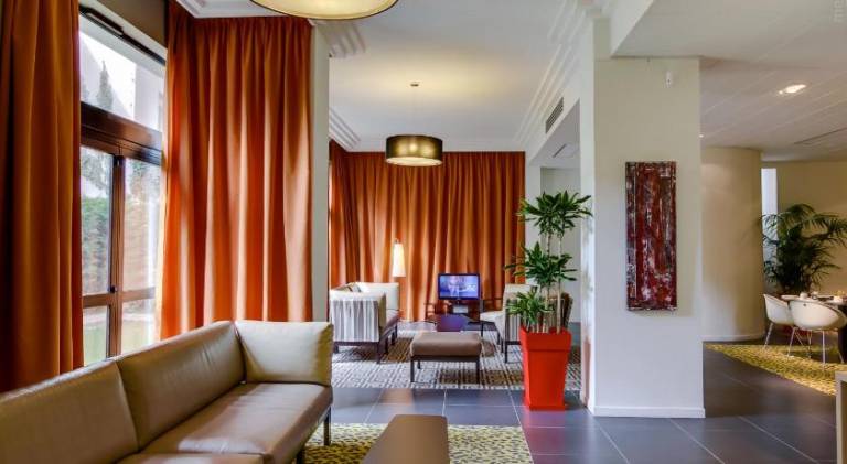 Serviced apartment with yard, terrace & pool | Close to Capitole de Toulouse — photo 4