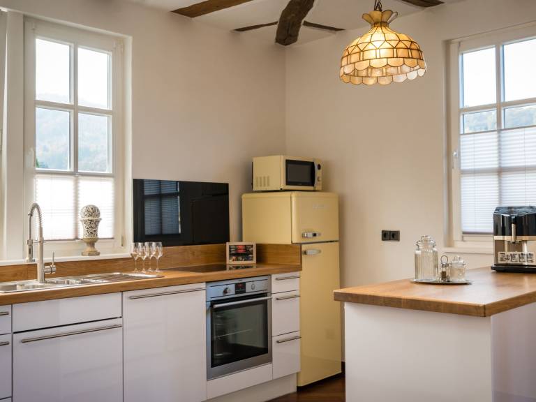 Holiday apartment with barbecue, terrace & yard — photo 4