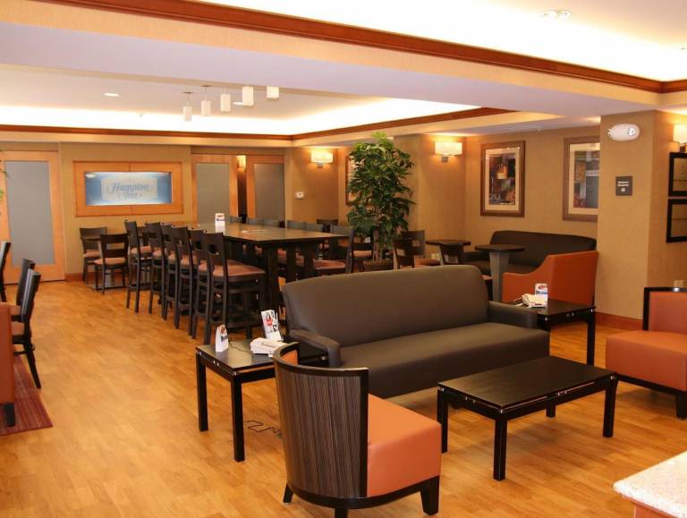 Hampton Inn Goshen — photo 4