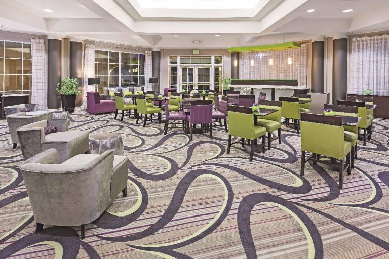 La Quinta Inn & Suites by Wyndham Dallas Arlington South — photo 3