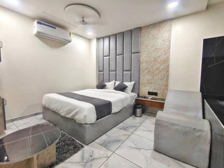 Hotel Prime Sky in Ahmedabad