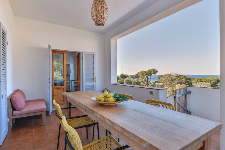 Rental apartment with patio in Campo nell'Elba