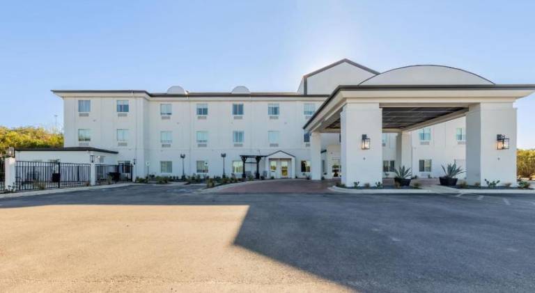 Blanco River Hotel — photo 2
