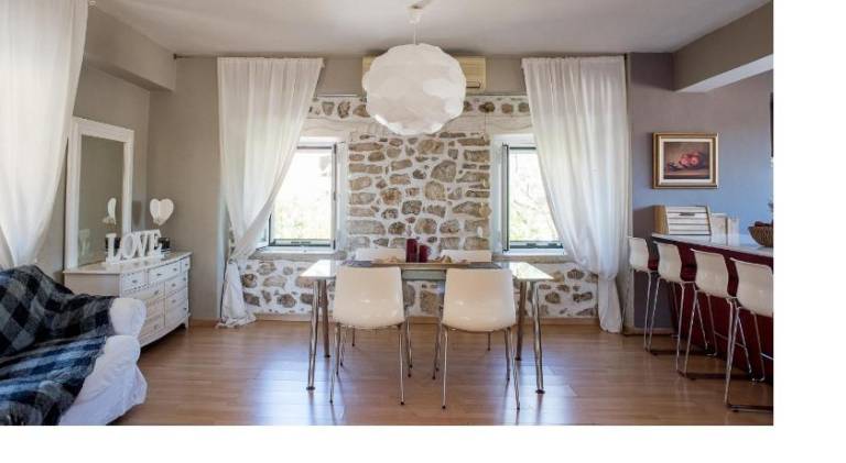 Villa with barbecue, terrace & yard — photo 4