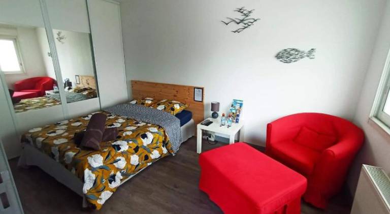 LauRina - Chambre, SDB, terrasse, arrivee autonome in Royan