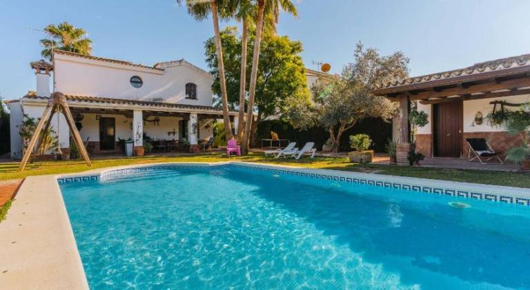 Vacation home with terrace, private pool & garden in Arcos de la Frontera