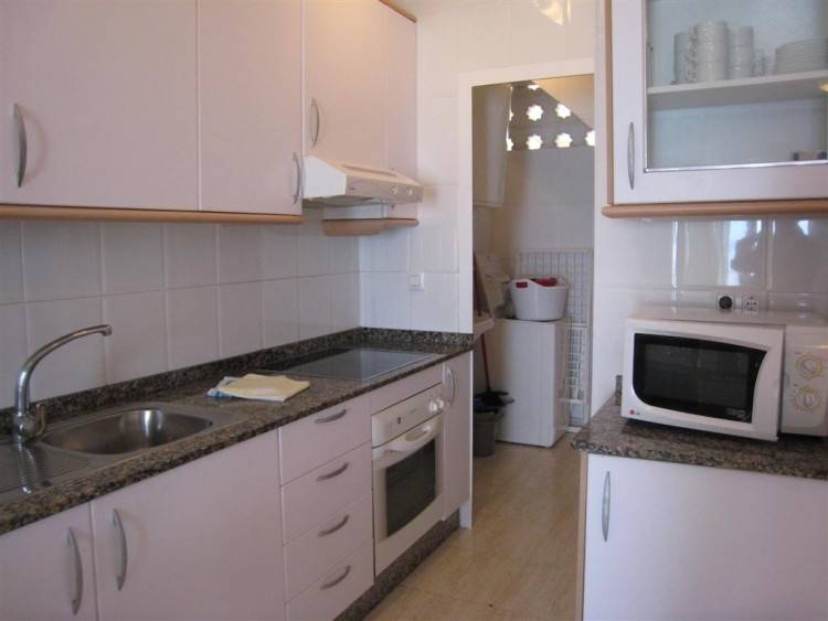 Fully equipped bungalow with patio, pool & yard | Close to the beach | Pets allowed — photo 3