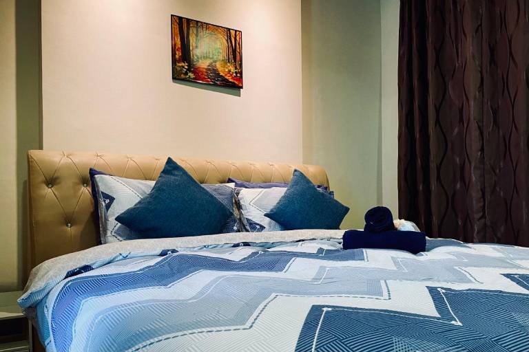 Lovely vacation home with pool, yard & terrace | Close to Jalan Alor | Perfect for remote work | Pet-friendly — photo 2