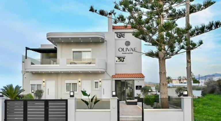 Serviced apartment with pool & terrace — photo 3