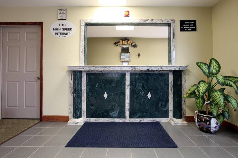 Americas Best Value Inn Cabot — photo 4