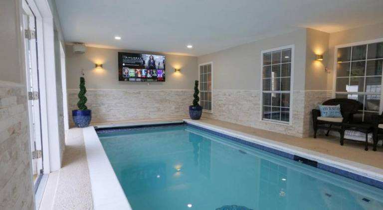 Vacation home with barbeque & pool in The Colony, TX