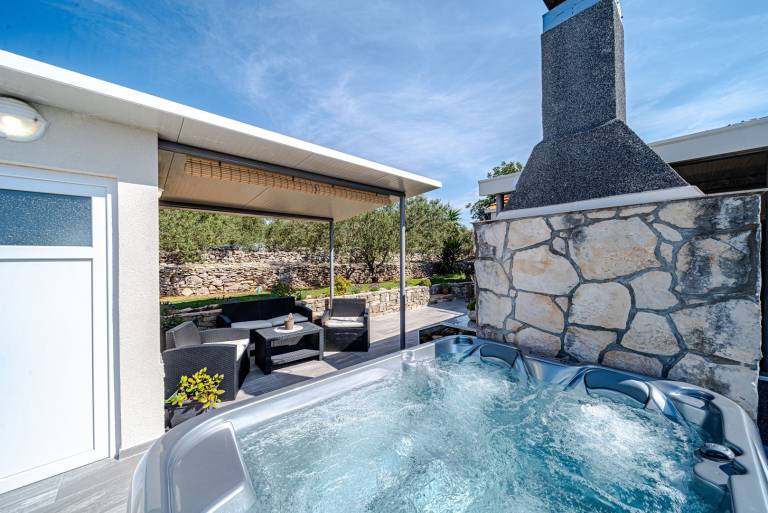 Vacation home with garden, barbecue & hot tub in Dubrovnik