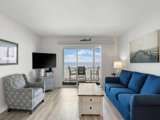 Condo with pool — photo 2