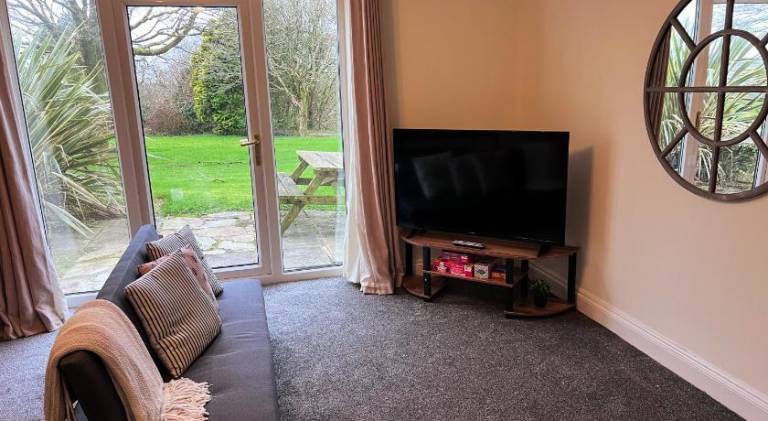Lovely vacation home with yard | Pets are welcome — photo 2