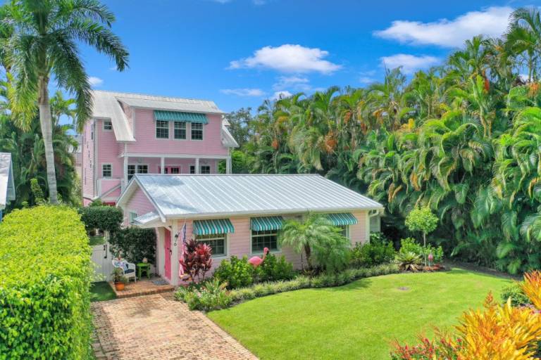 Vacation home with private pool | Pets allowed in Naples, FL
