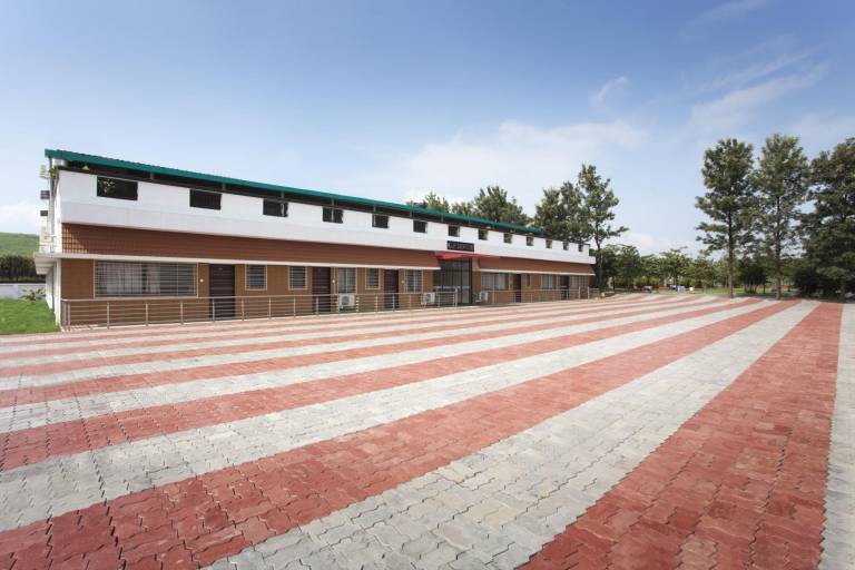 Serviced apartment with barbecue, pool & patio in Trimbak