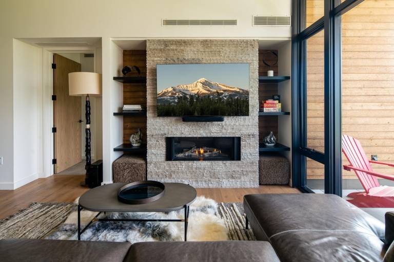 225 LakeLodge