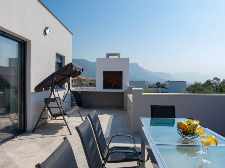 Villa Infinity - Six Bedroom Villa with Swimming Pool and Hot Tube — photo 4