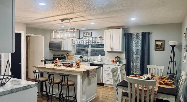 Spacious 3BR Knoxville Home - Sleeps 6 -Full Kitchen — photo 3