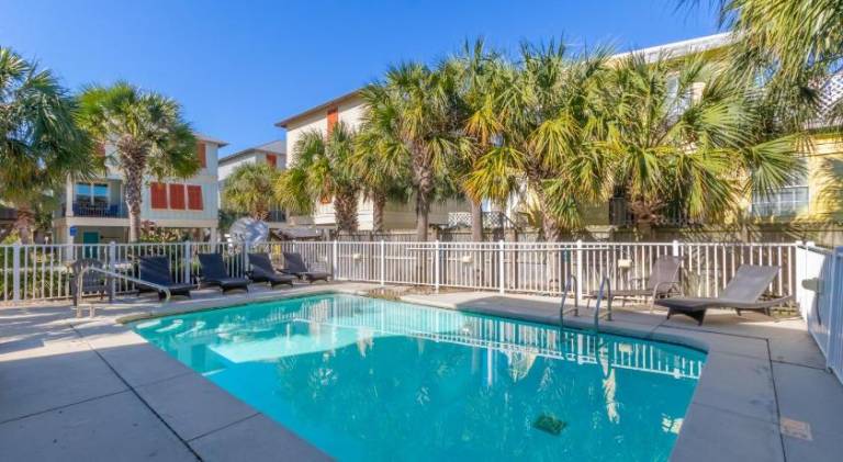 Vacation home with pool | Beach nearby | Pets are welcome — photo 4