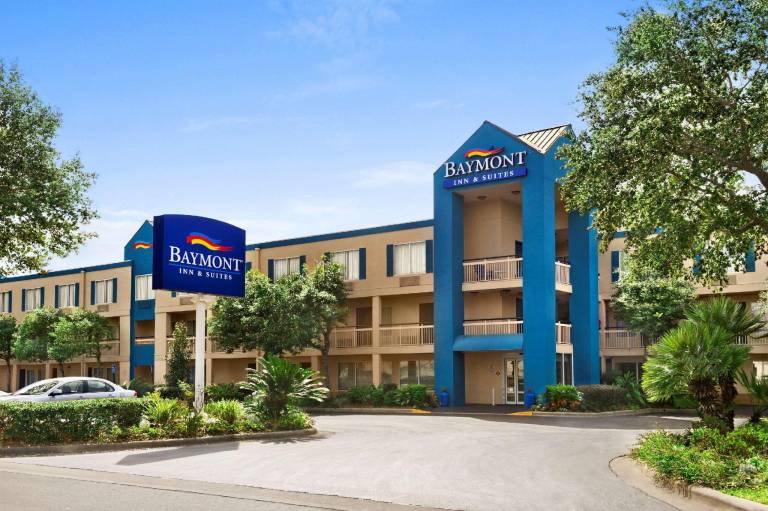 Baymont By Wyndham Gainesville I-75 in Alachua, FL