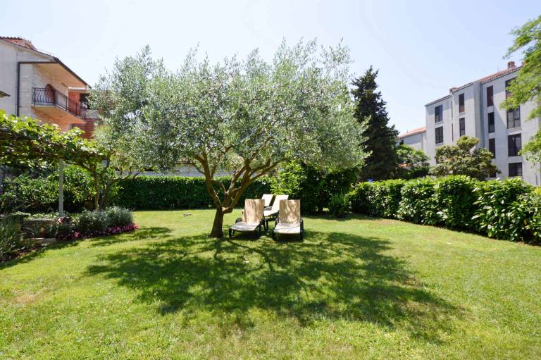 Beautiful apartment with yard, terrace & grill | Close to the beach | Pets are welcome in Pula